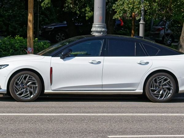 Toyota Axio Hybrid 2018 — Pearl White